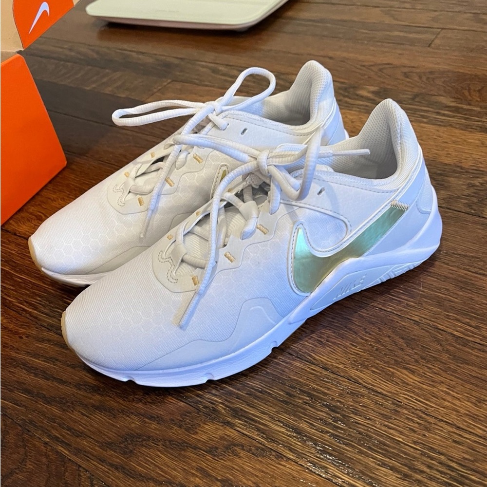 Nike Legend Essential 2
